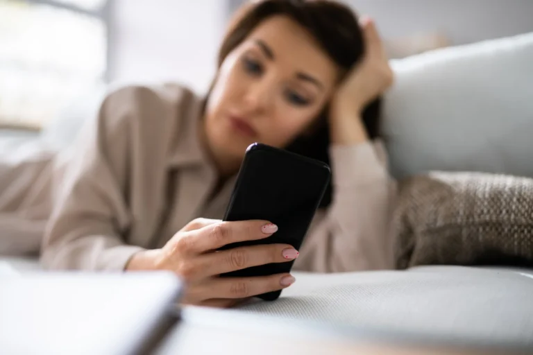 Why Men Suddenly Lose Interest… And The Little-Known “Hero Instinct” That Makes Him Devoted Again